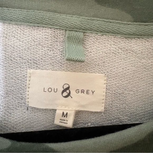 Lou & Grey | Sage Green Camo Crewneck Size Medium NWOT - Picture 8 of 10